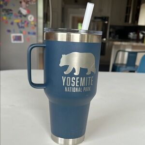 Yeti Blue and Silver Insulated Water Bottle 35 oz brand new